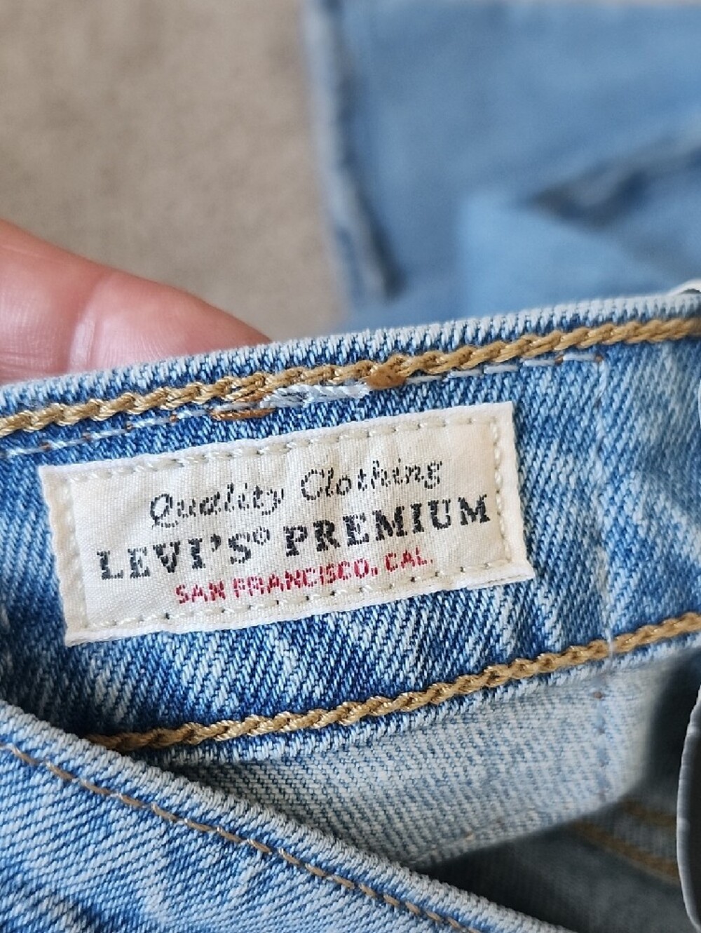 Levi's Light Wash Wide-Leg Women's Jeans - Picture 6 of 7
